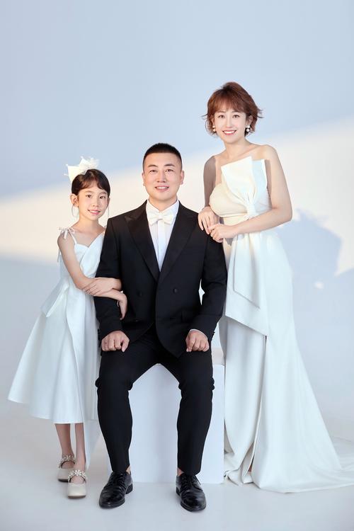 幸福一家三口合影